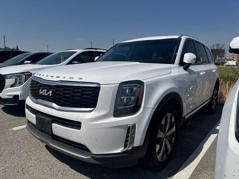 Used 2022 Kia Telluride EX w/ EX Premium Package FWD image 2