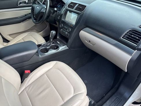 Used 2018 Ford Explorer XLT w/ Equipment Group 202A image 30