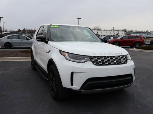 Used 2025 Land Rover Discovery S image 5