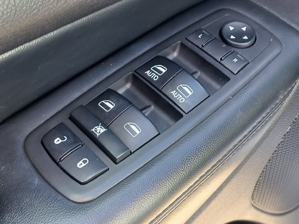 Used 2018 Jeep Grand Cherokee Limited AWD/4WD image 8