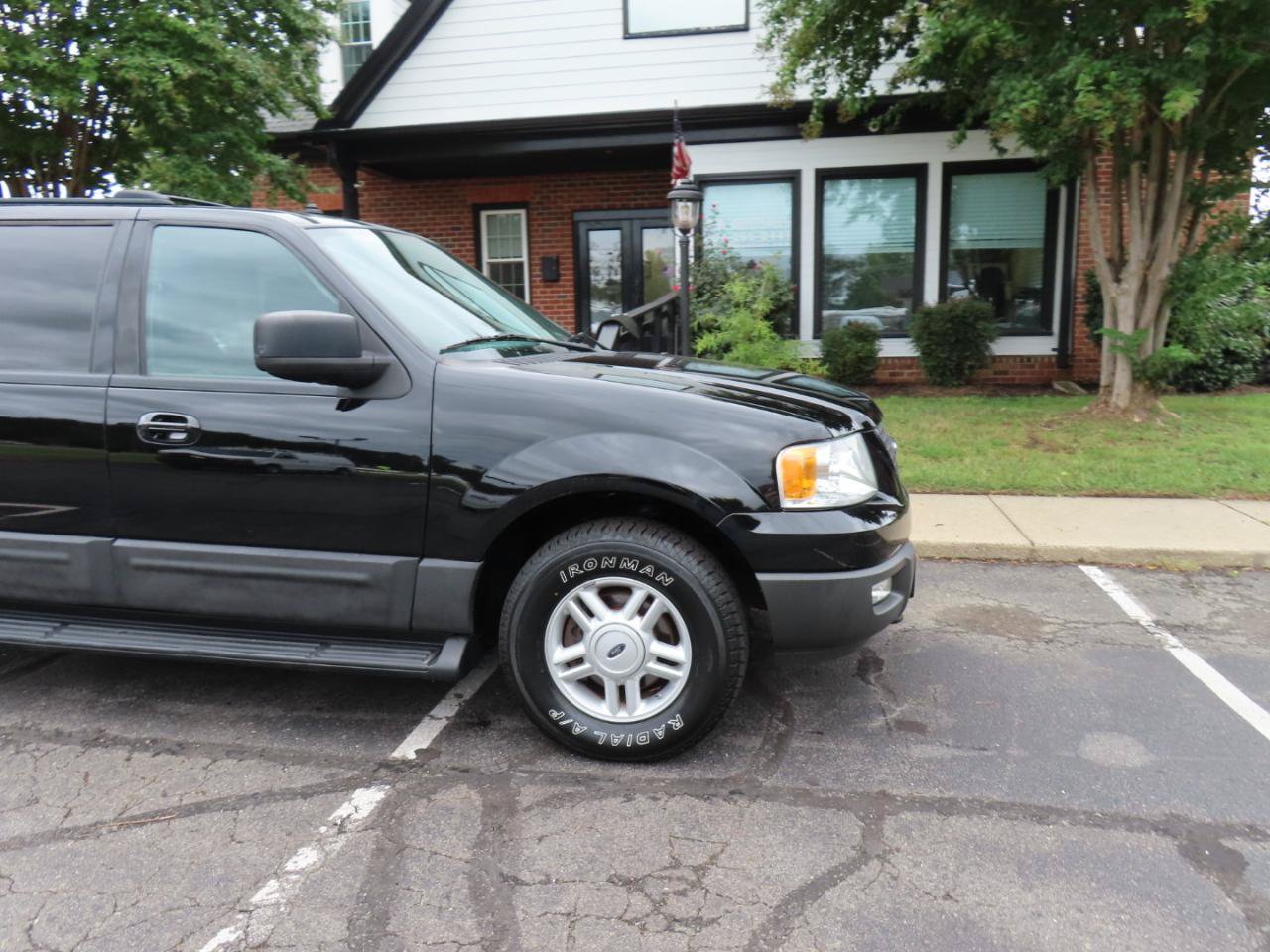 Used 2004 Ford Expedition XLT AWD/4WD image 10