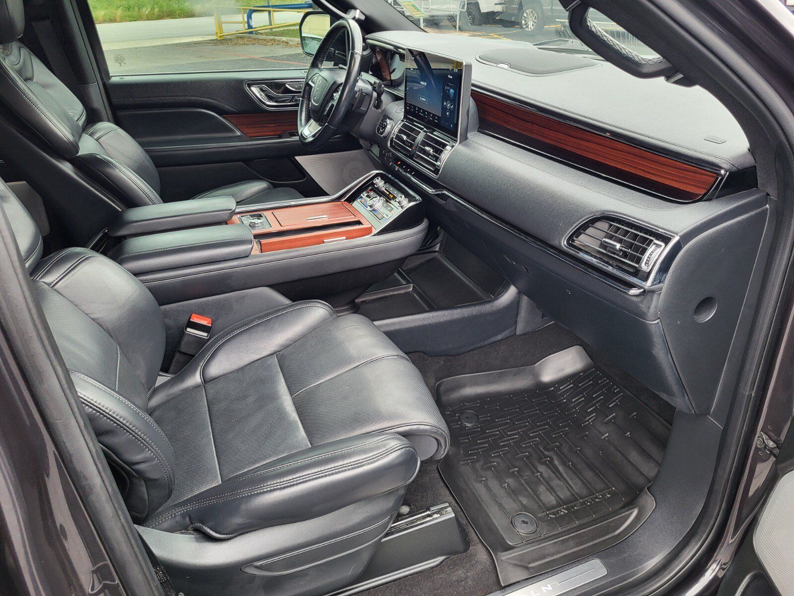 Used 2024 Lincoln Navigator Reserve AWD/4WD image 13
