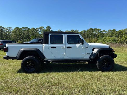 Used 2020 Jeep Gladiator Sport w/ Quick Order Package 24S image 2