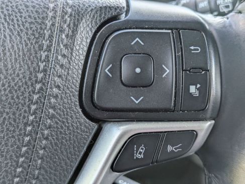 Used 2019 Toyota Highlander Limited image 9