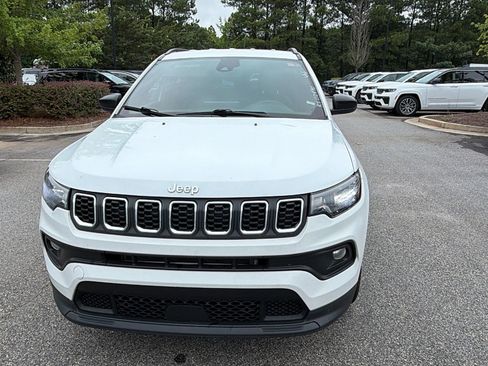 Used 2024 Jeep Compass Latitude AWD/4WD image 3