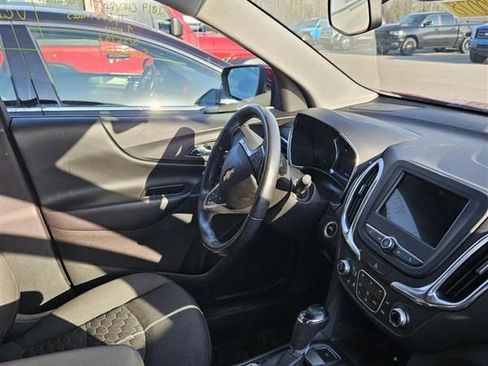 Used 2019 Chevrolet Equinox LT image 3
