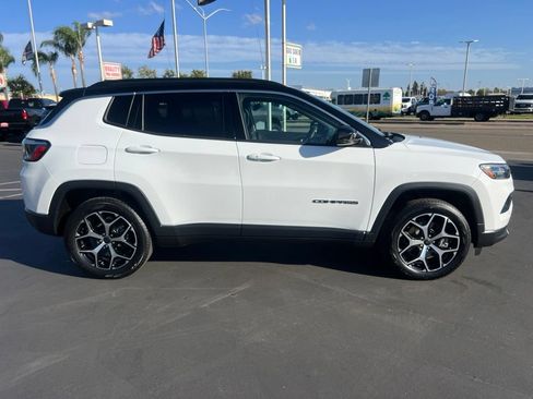 Used 2025 Jeep Compass Limited AWD/4WD image 8