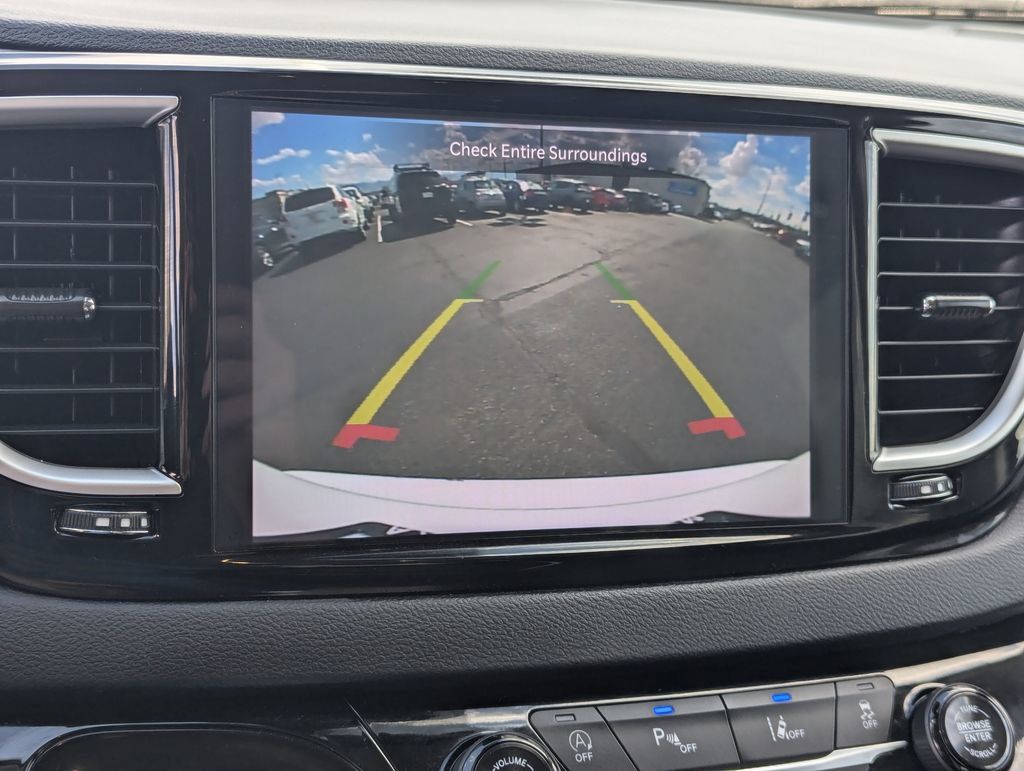 Used 2024 Chrysler Pacifica Touring-L FWD image 16