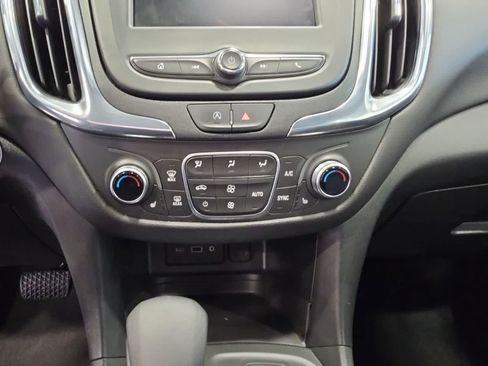 Used 2023 Chevrolet Equinox LT FWD image 23