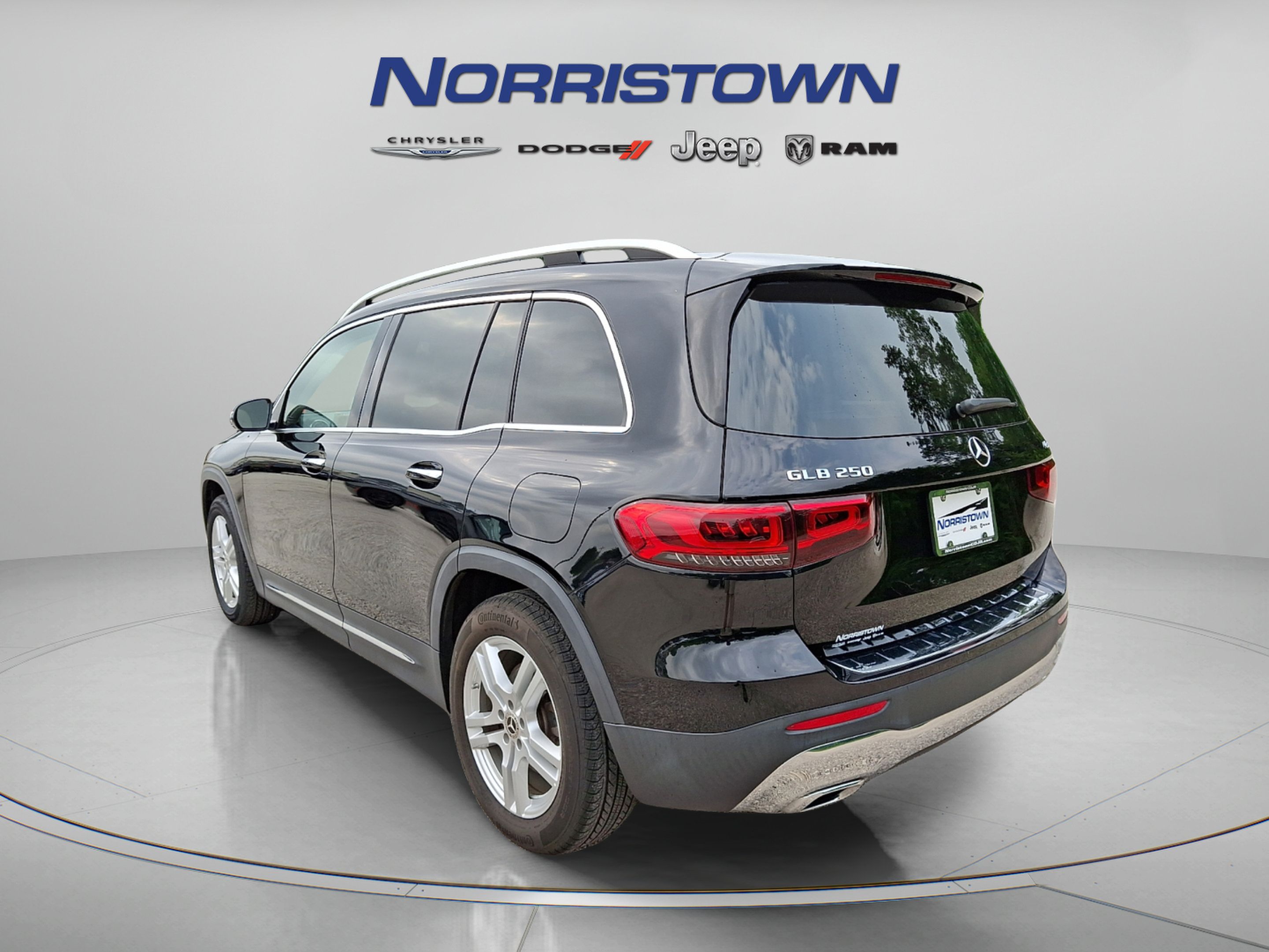 Used 2023 Mercedes-Benz GLB 250 4MATIC image 4