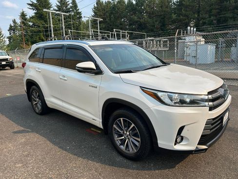 Used 2018 Toyota Highlander Limited Platinum AWD/4WD image 3