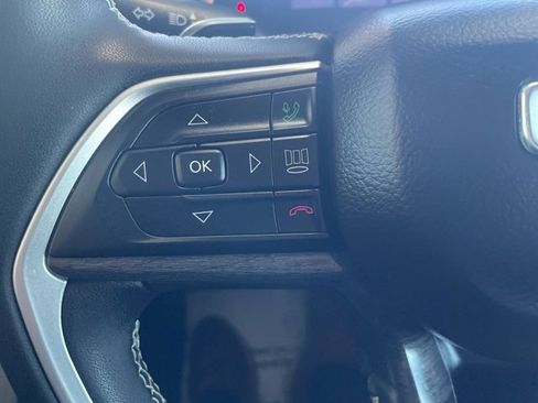 Used 2023 Jeep Grand Cherokee Limited image 24