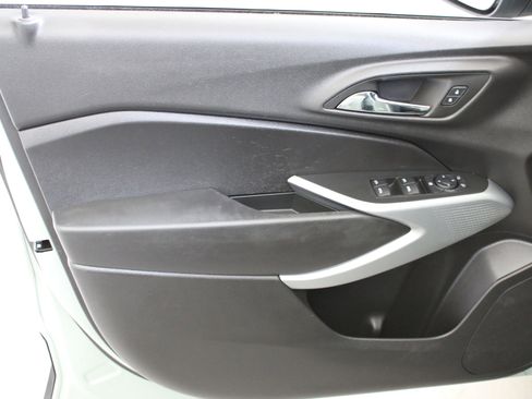 Used 2024 Chevrolet Trax RS w/ Driver Confidence Package image 22