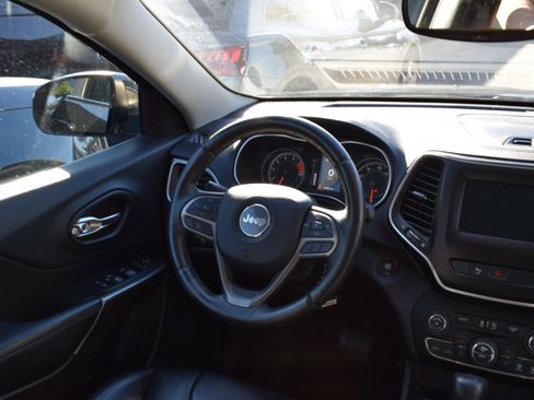 Used 2019 Jeep Cherokee Latitude Plus w/ Comfort/Convenience Group image 9