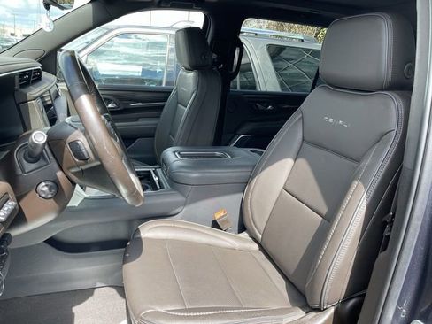 Used 2022 GMC Yukon XL Denali w/ Advanced Technology Package image 8