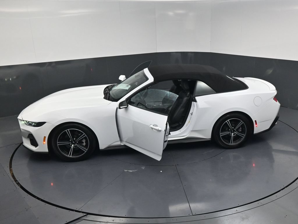 Used 2025 Ford Mustang Premium RWD image 25