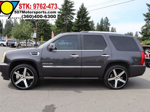 Used 2010 Cadillac Escalade Premium AWD/4WD image 5