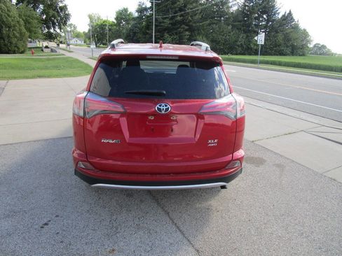 Used 2016 Toyota RAV4 XLE AWD/4WD image 4
