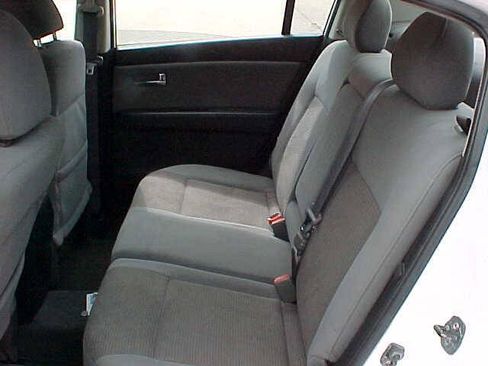 Used 2010 Nissan Sentra 2.0 SR FWD image 10