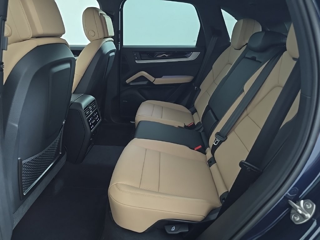 Certified 2026 Porsche Cayenne AWD/4WD image 15