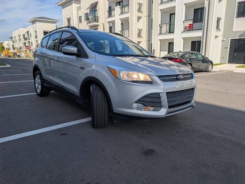 Used 2016 Ford Escape SE w/ Equipment Group 201A image 4