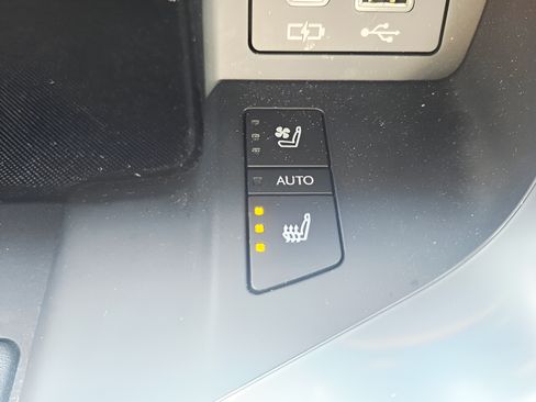 Used 2022 Lexus LX 600 4WD w/ Accessory Package (Z1) image 9