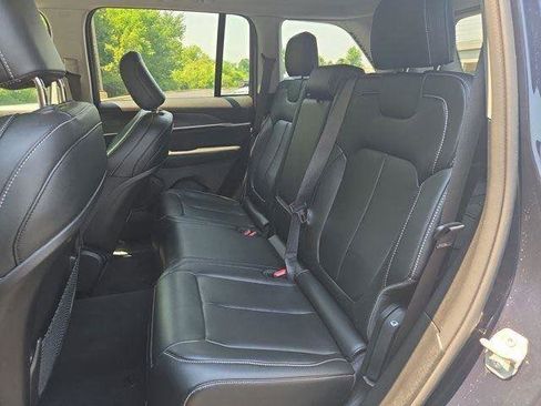 Used 2024 Jeep Grand Cherokee Limited image 30