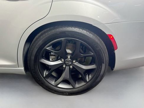 Used 2021 Chrysler 300 Touring w/ Sport Appearance Package RWD image 25