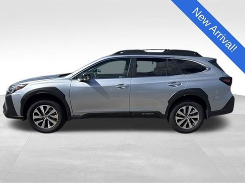 Used 2025 Subaru Outback Premium AWD/4WD image 4