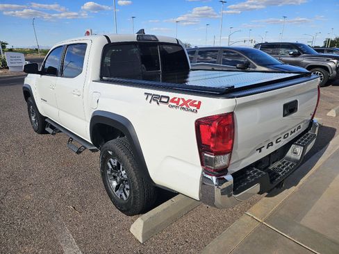 Used 2016 Toyota Tacoma TRD Off-Road w/ Towing Package image 4