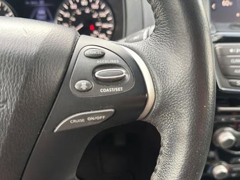 Used 2020 Nissan Pathfinder SV image 21