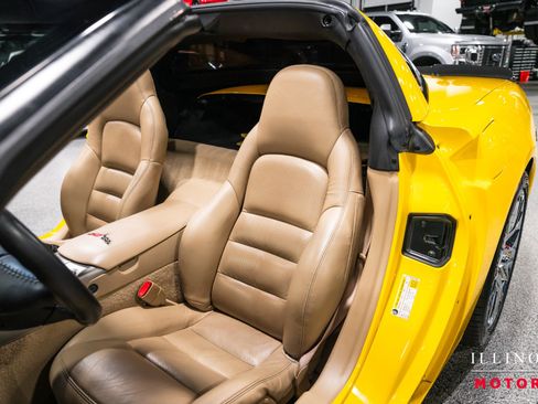 Used 2005 Chevrolet Corvette Coupe w/ Preferred Equipment Group RWD image 17