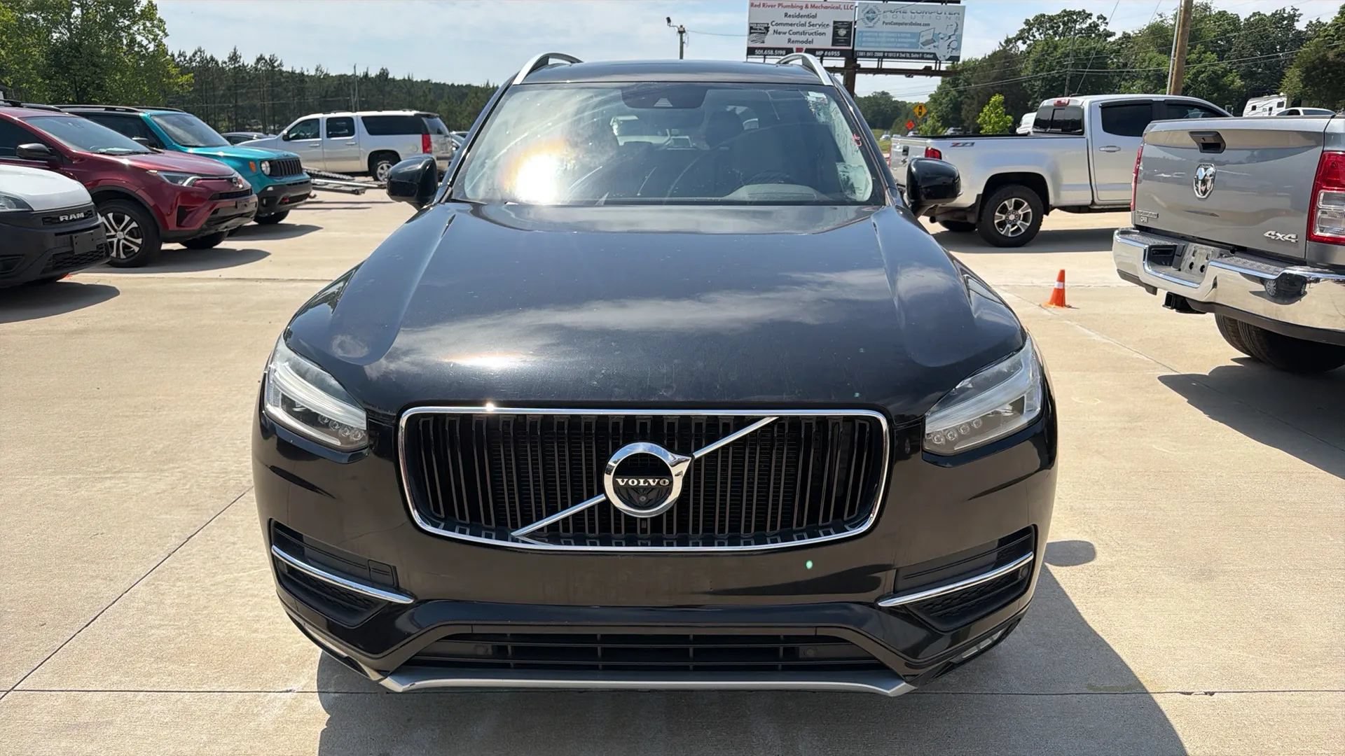 Used 2017 Volvo XC90 T6 Momentum w/ Vision Package AWD/4WD image 2
