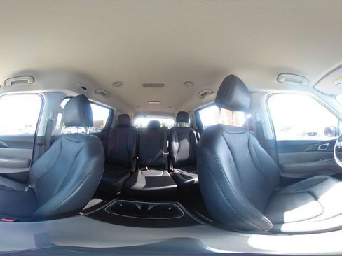 Used 2026 Kia Carnival FWD image 41