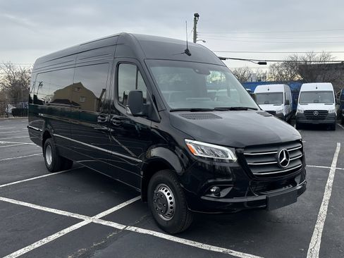 Used 2024 Mercedes-Benz Sprinter 3500 image 2