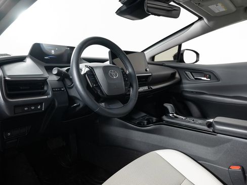 Used 2025 Toyota Prius XLE image 13