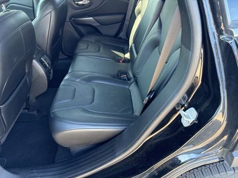 Used 2019 Jeep Cherokee Limited image 7