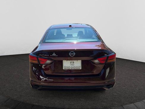 Used 2025 Nissan Altima 2.5 SV FWD image 4