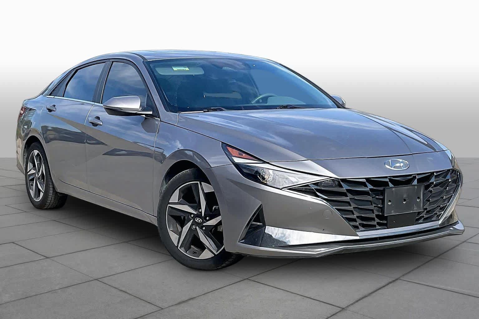 Used 2021 Hyundai Elantra SEL w/ Convenience + Premium Package FWD image 3