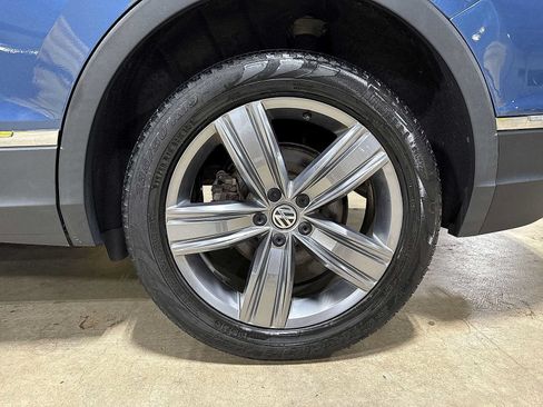 Used 2020 Volkswagen Tiguan SEL AWD/4WD image 10