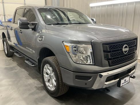 Used 2024 Nissan Titan SV w/ SV Convenience Package AWD/4WD image 2