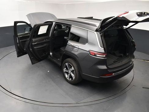 New 2025 Jeep Grand Cherokee L Limited w/ Luxury Tech Group II image 28