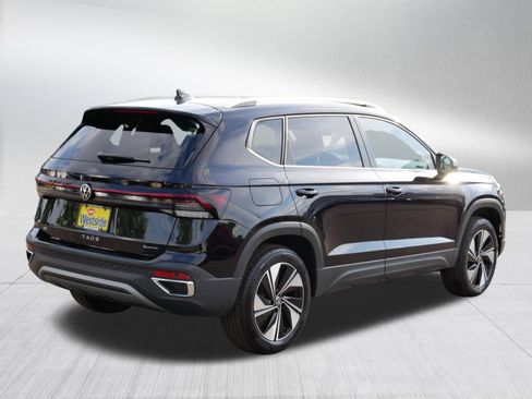 Certified 2025 Volkswagen Taos SE w/ Panoramic Sunroof Package AWD/4WD image 7
