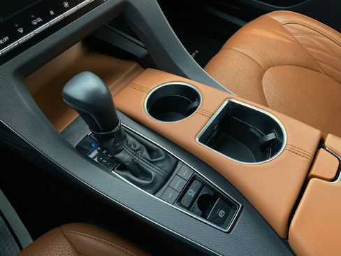 Used 2019 Toyota Avalon Limited image 16