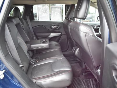 Used 2018 Jeep Cherokee Trailhawk w/ Cold Weather Group AWD/4WD image 42