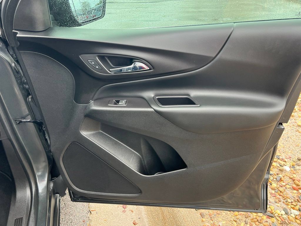 Used 2018 Chevrolet Equinox LT FWD image 29