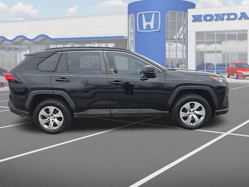 Used 2021 Toyota RAV4 LE image 10