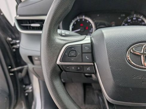 Used 2023 Toyota Highlander L AWD/4WD image 11