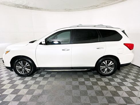 Used 2018 Nissan Pathfinder SV image 6