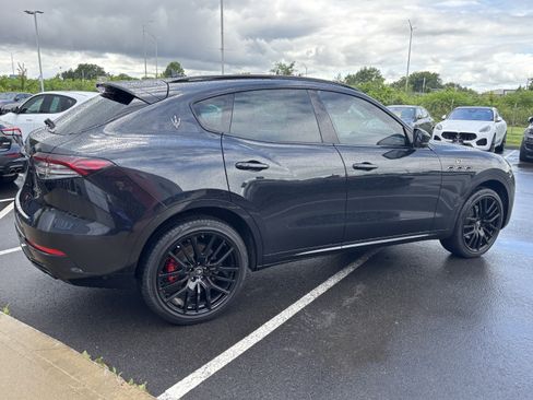 Used 2022 Maserati Levante GT AWD/4WD image 9